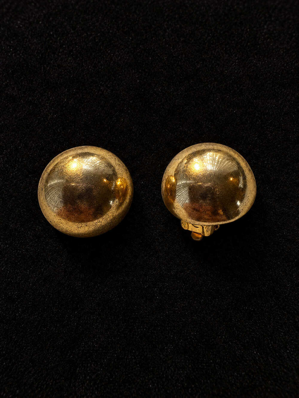 ⚜️ Gold-Tone Dome Clip-On Earrings | Bold Round Button | Vintage 💗
